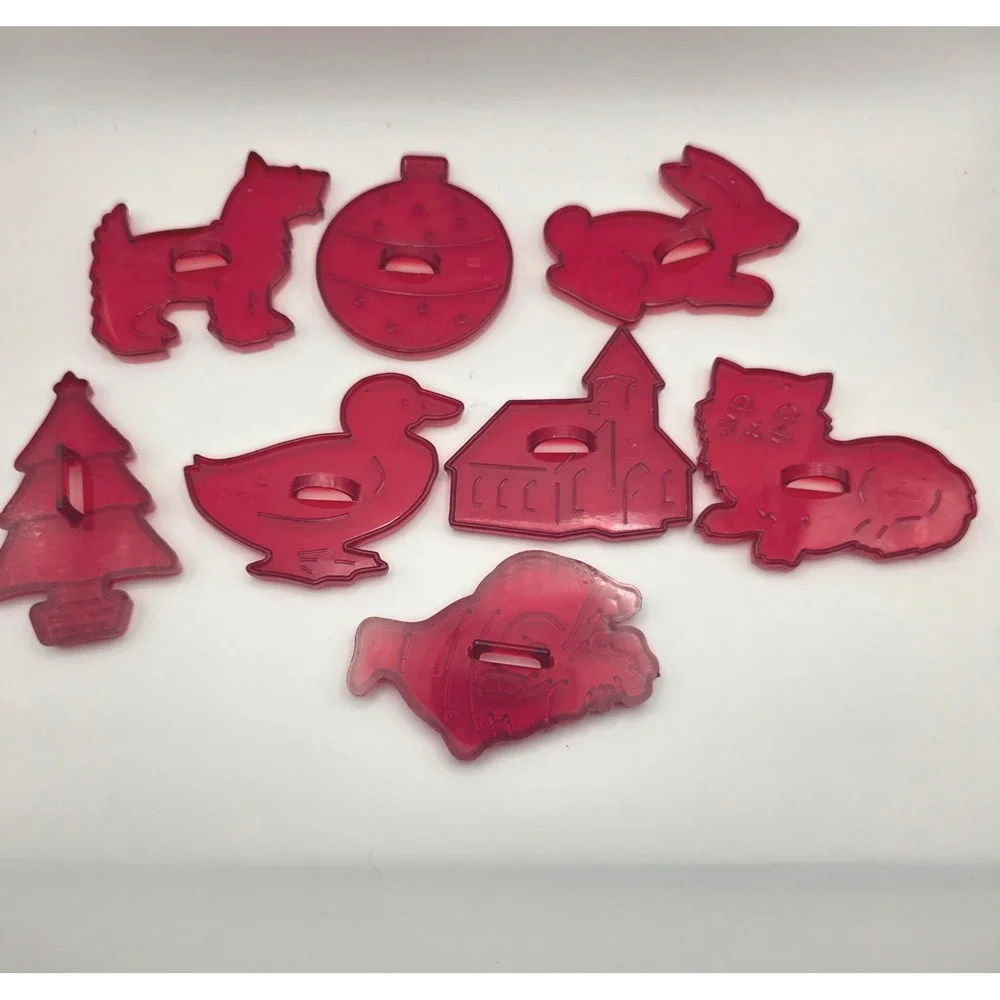 Vintage Red Plastic Cookie Cutters Set of 8 Christmas Holiday‎ Animals